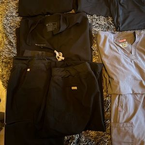 XL/XXL scrub lot (Figs, Carhartt)